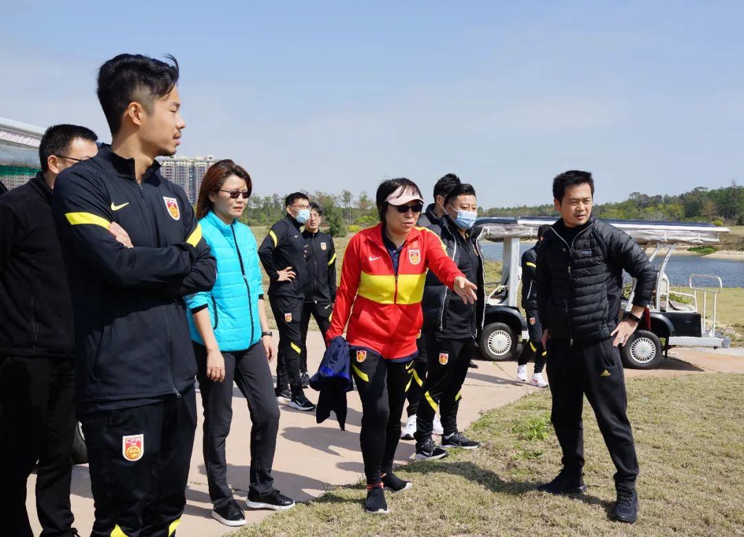中国足协副主席孙雯来漳调研