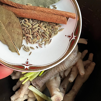 沉浸式吃卤鸡爪软烂脱骨,卤得很入味的脆皮鸡爪