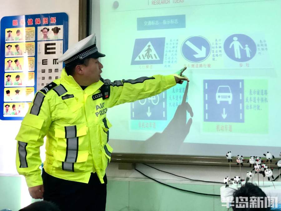 冰墩墩迎新生,冰墩墩迎开学