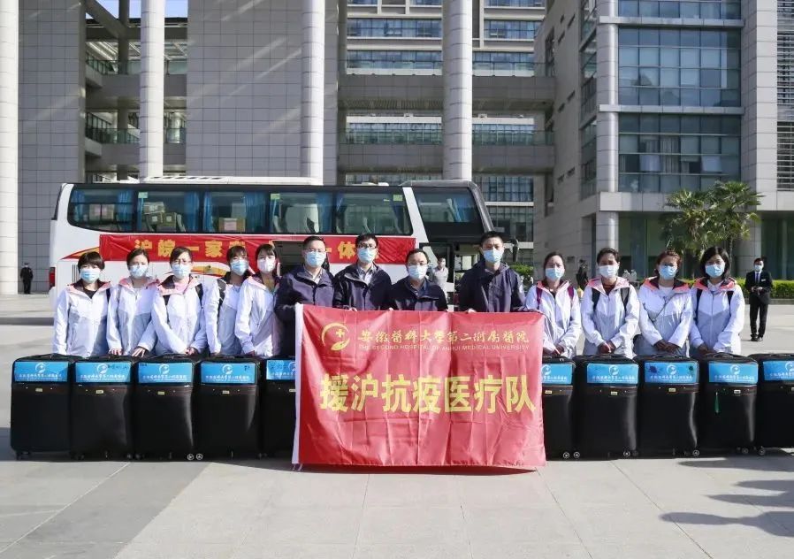 今天,上理工的核酸检测现场,闪动着安徽“大白”的身影,那是驰援的力量……