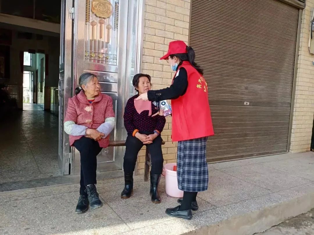 战疫她力量海报图片,战疫巾帼绽放她力量