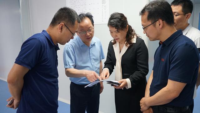 校长帮自己找对象,校长帮助毕业生找工作