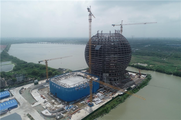 ·用汗水和智慧攻坚克难260吨单层球面网壳结构为太阳酒店“加冕”