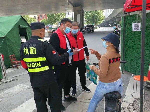 抗疫人员化身曙光守护者,抗击疫情保安工作事迹