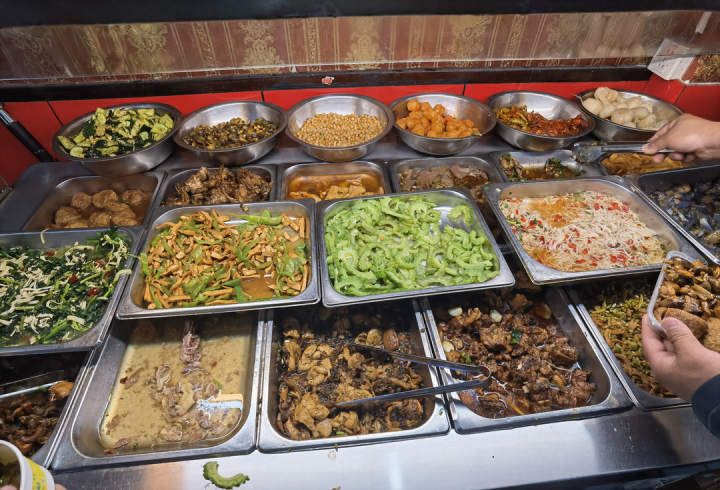杭州16块钱自助餐,杭州13块钱随便吃的自助餐干净吗