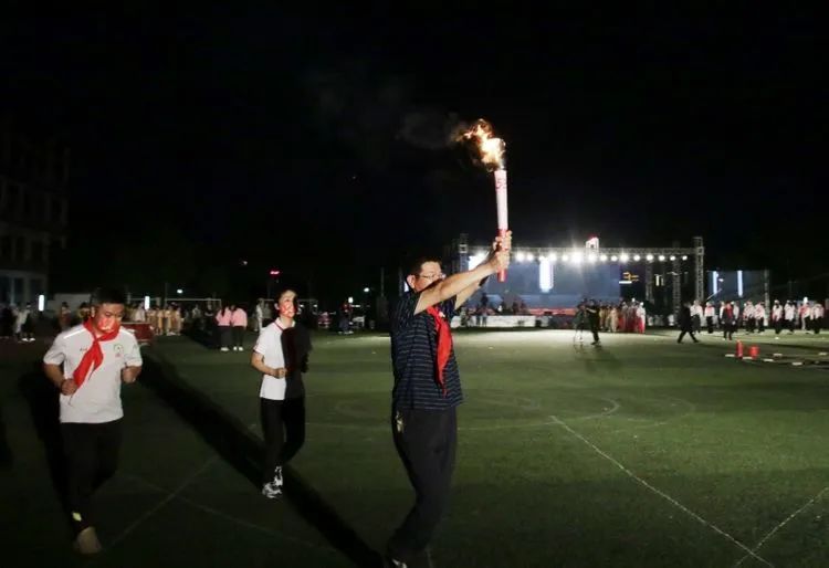 五秩芳华守初心自强不息铸辉煌｜德州五中举办2022年庆“六一”篝火晚会暨50周年校庆文艺演出