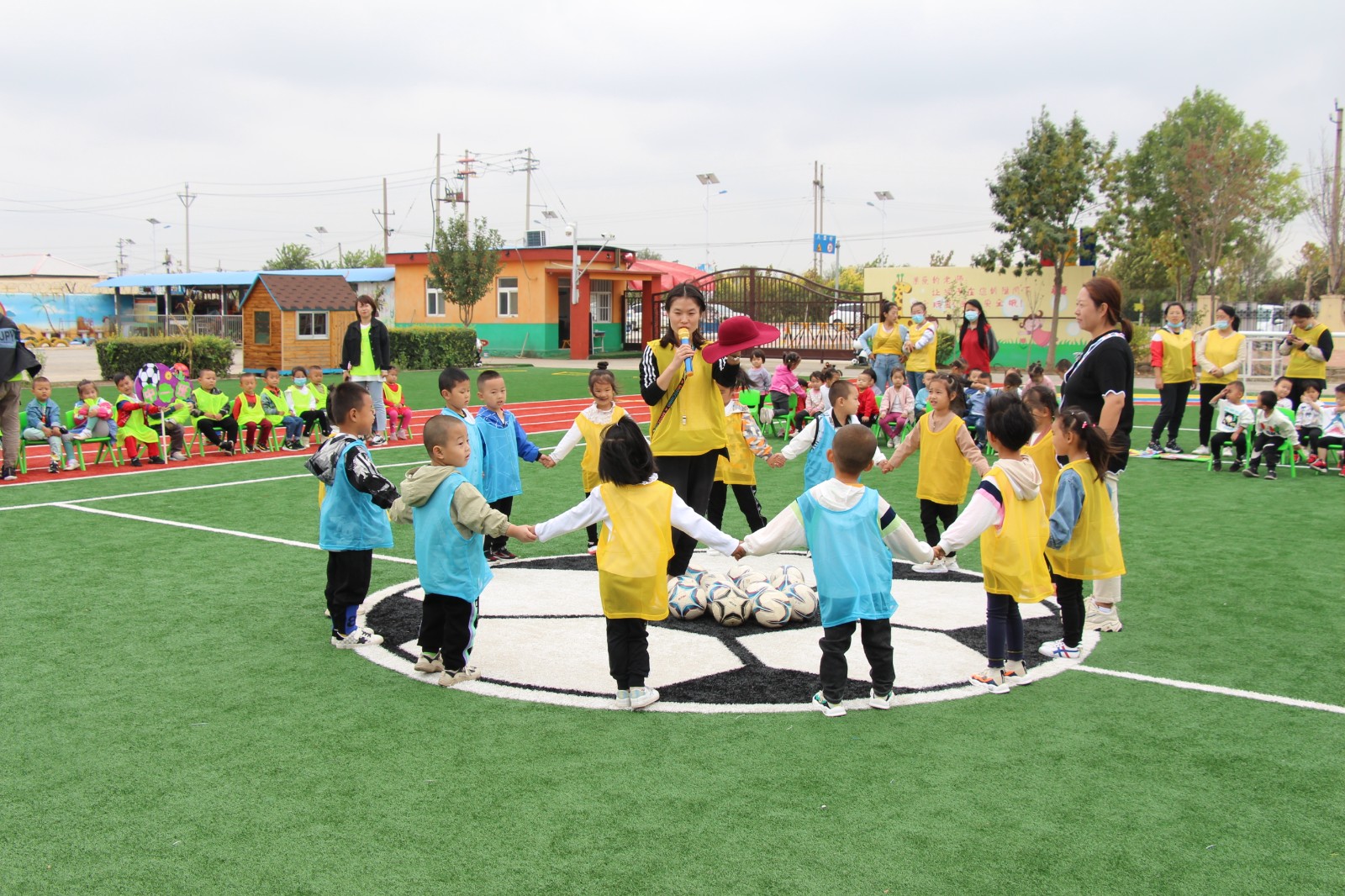 幼儿园开展幼儿足球游戏分享会,城区幼儿园幼儿教育趣味游戏