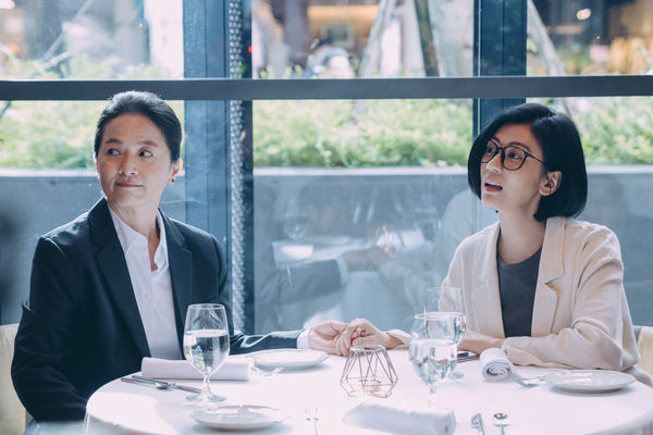 吴慷仁炸出冰块肌性感舔舌贾静雯冻未条大喊：吃我吧