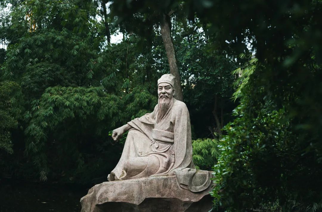 老俞闲话对话姚洋完整版,潮平两岸阔风正一帆悬是什么意思