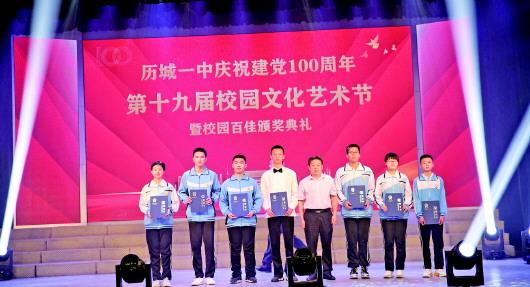 历城一中校园剖面图高清,历城一中南门美丽风景