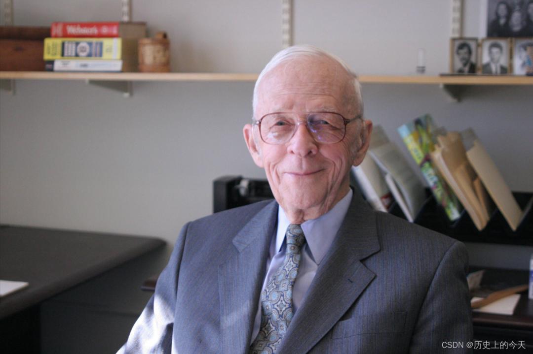 历史上的今天：MP3诞生日；系统动力学的开创者诞生；正面战胜IBM的计算机公司