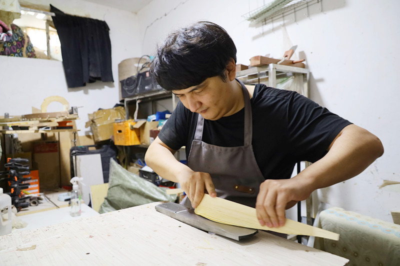 阿勒泰冬不拉制作,冬不拉制作者