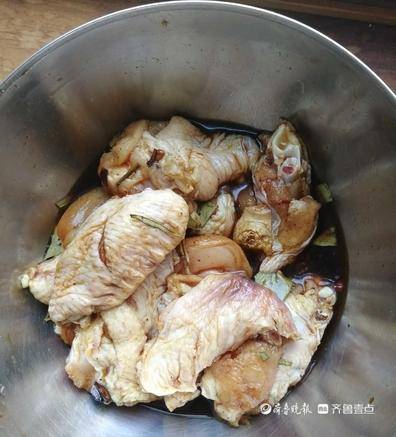 潮汕人炸鸡翅怎么做酥脆好吃,炸鸡粉炸鸡翅的家常做法