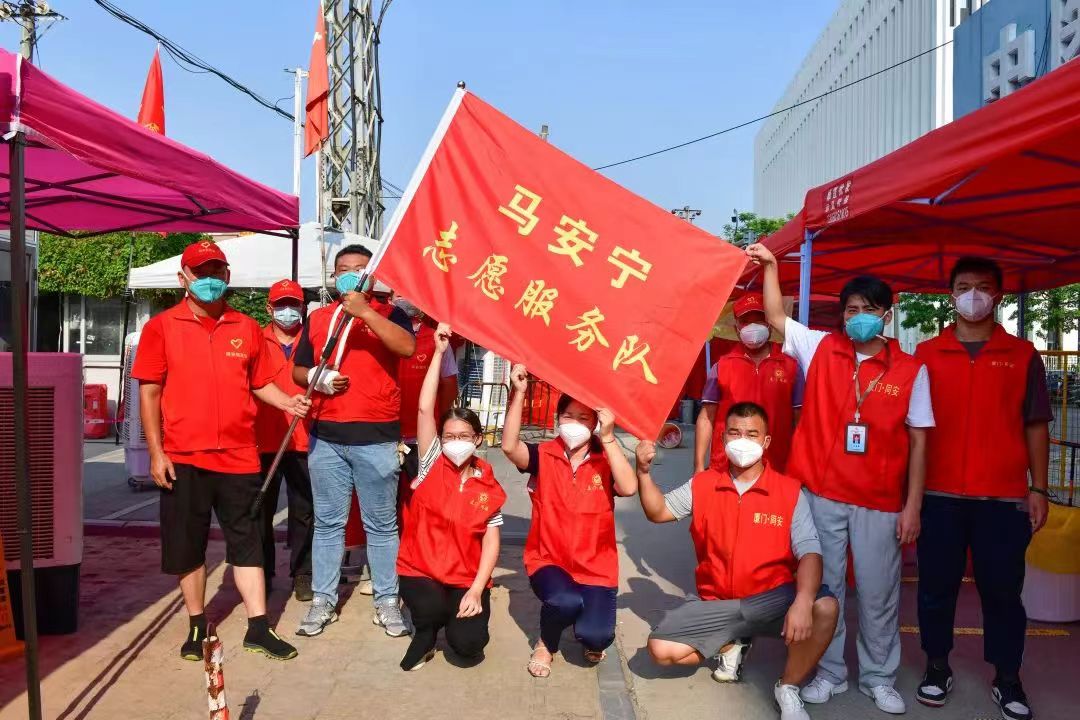 一抹志愿红温暖抗疫路,厦门抗击疫情志愿者