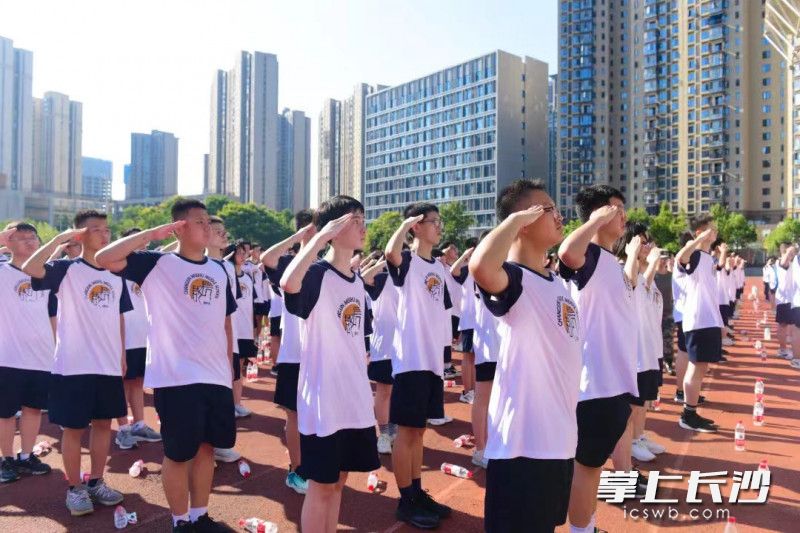 天气太热学校非要军训,高中每学期都要军训吗