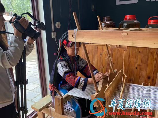 两岸媒体人多彩贵州行感受少数民族文化魅力
