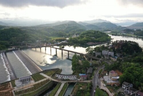 气象局人工降雨火箭弹,降雨无人机