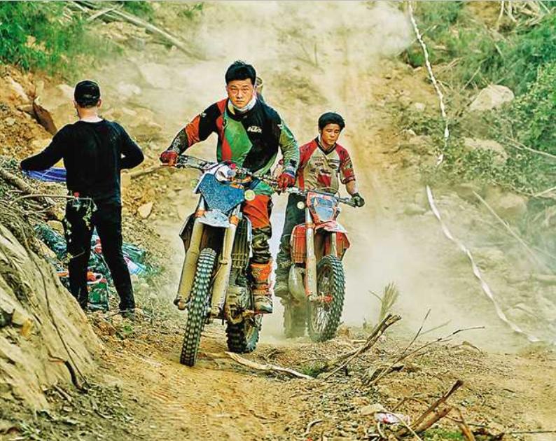 七一文学|天空下的骑士——致敬摩托车救火者