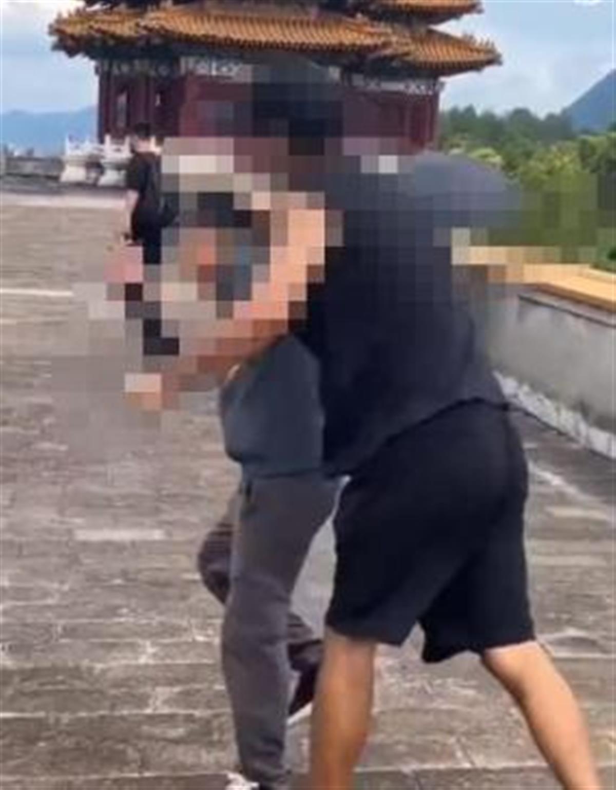 极目锐评｜《莲花楼》剧组因“殴打代拍”致歉，“代拍”就真的该打吗？