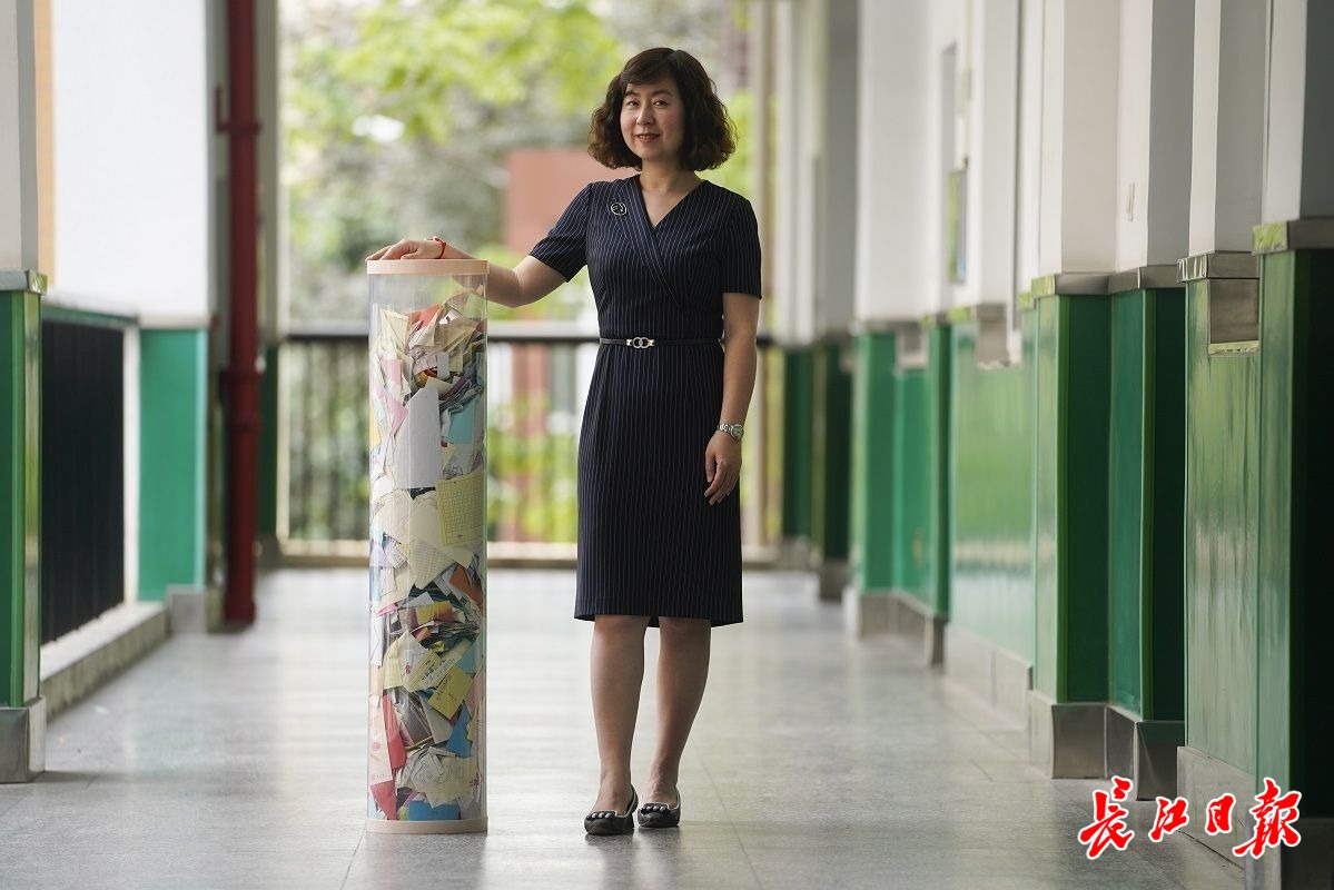 人民日报报道武汉“书信校长韦莉”：做孩子们心灵上的伙伴