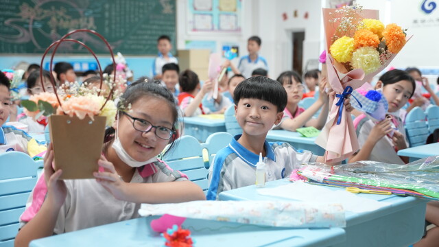 有点新鲜！麓谷小学2000份“走心礼物”风清气正谢师恩