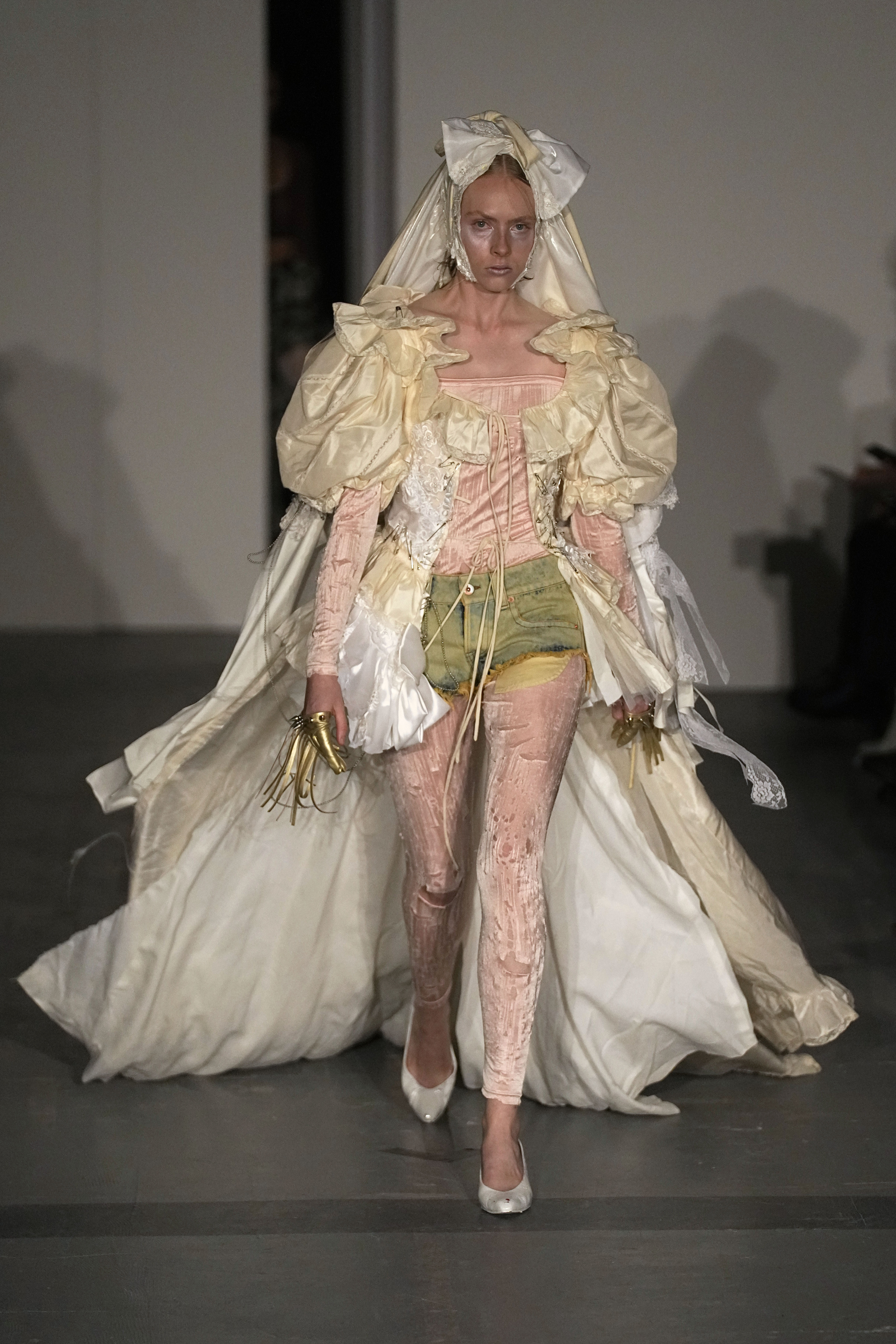 巴黎时装秀2023秋冬成衣,巴黎时装秀薄款系叛逆时装