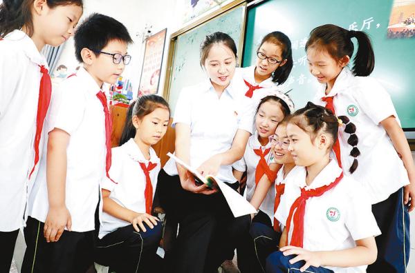 立德树人以德育人,立德树人桃李满园