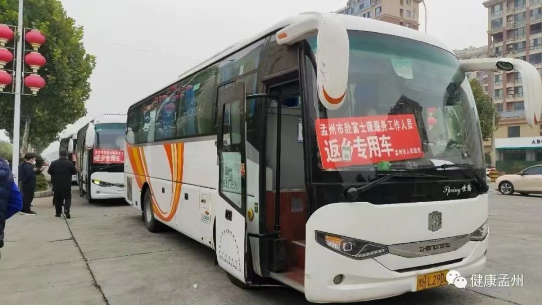 徒步回家的富士康员工脚都磨破了,富士康员工徒步返乡脚磨破