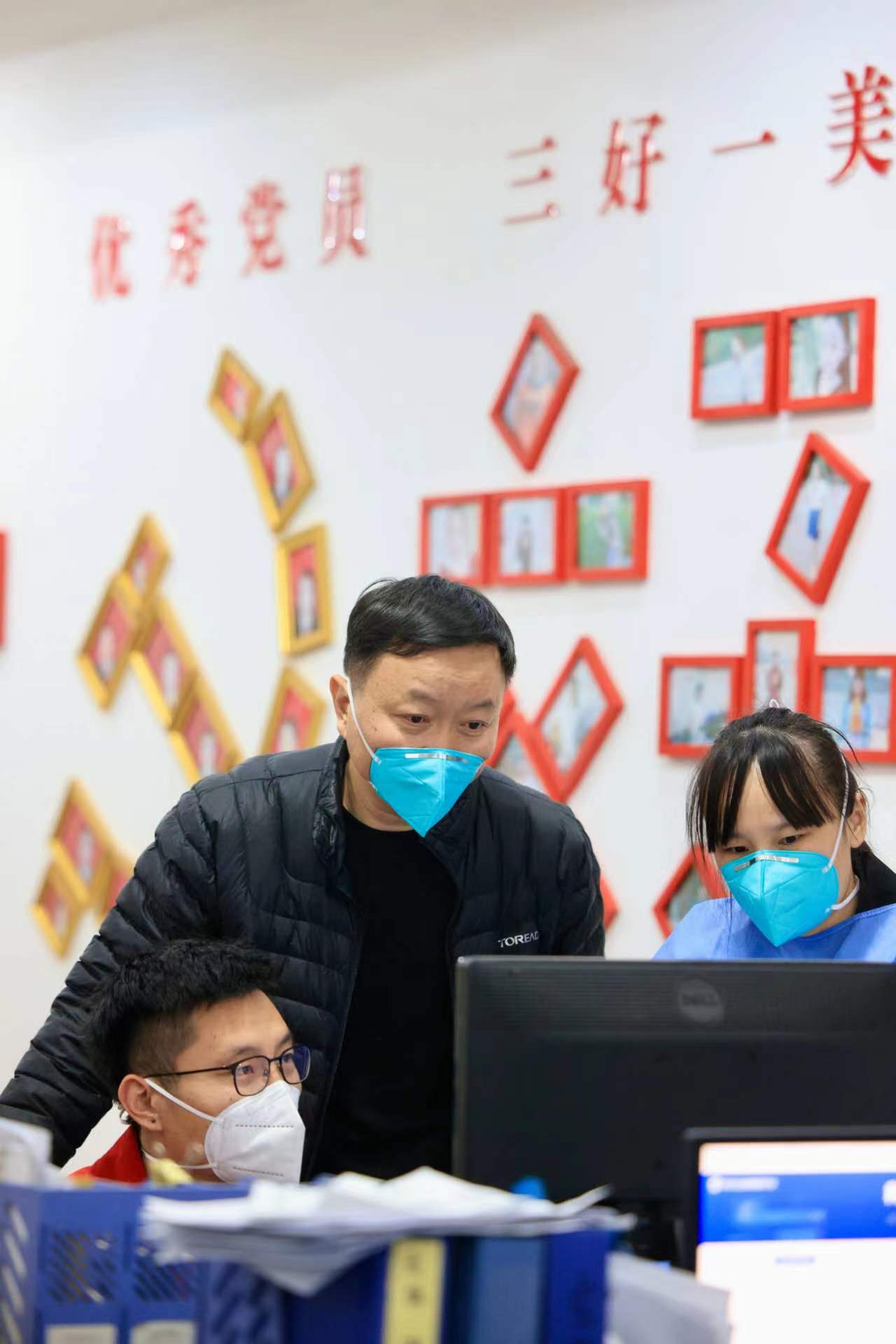 郑州富士康感动时刻,基层干部支援郑州富士康