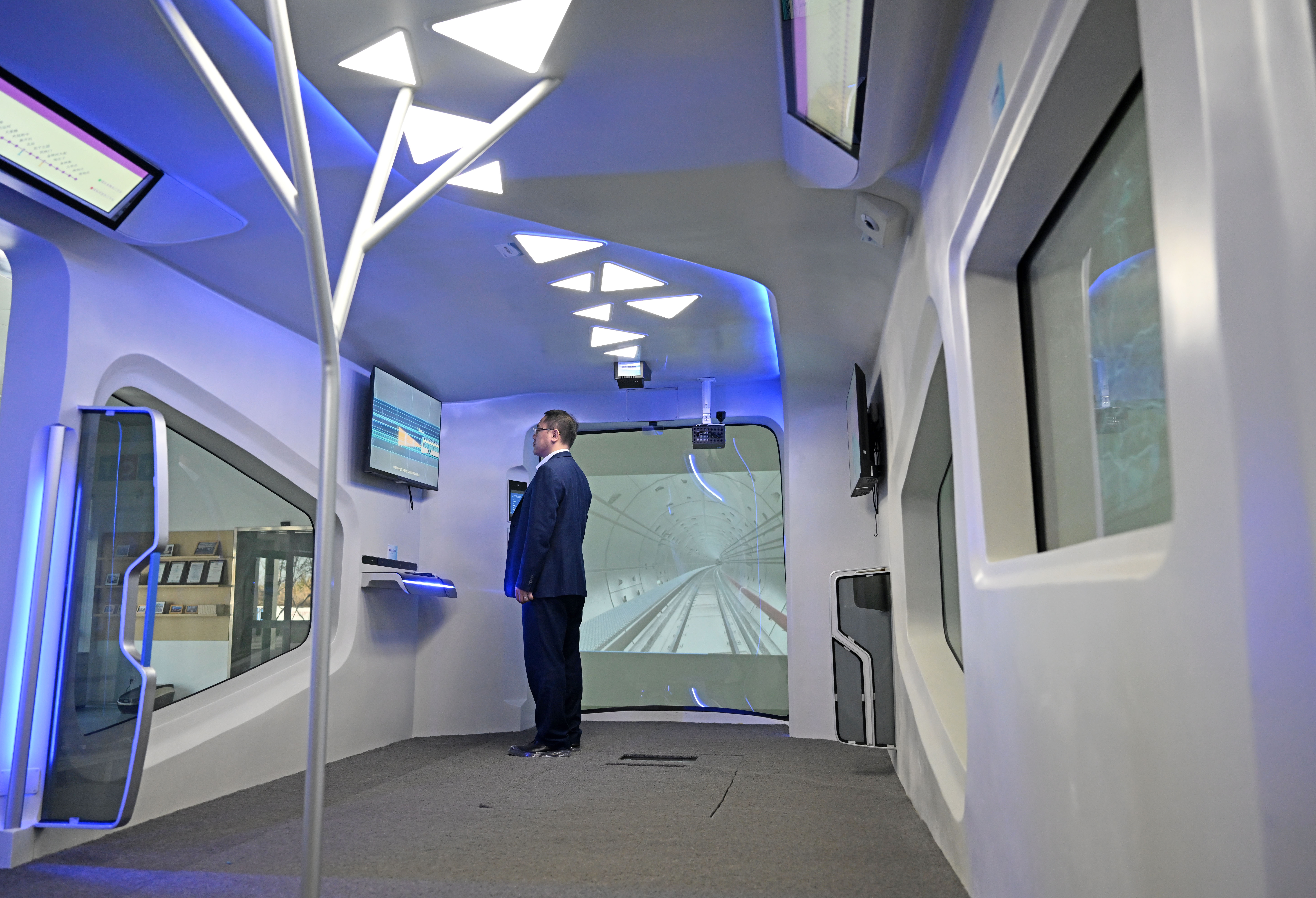 保护和激发市场主体活力人民日报,培育壮大新动能激发创新活力