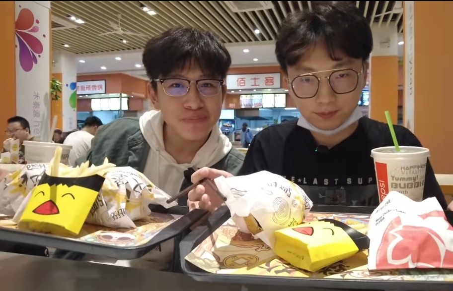 从美食博主到联手开店，吃遍学校食堂被校长点名的95后大学生开启创业之路