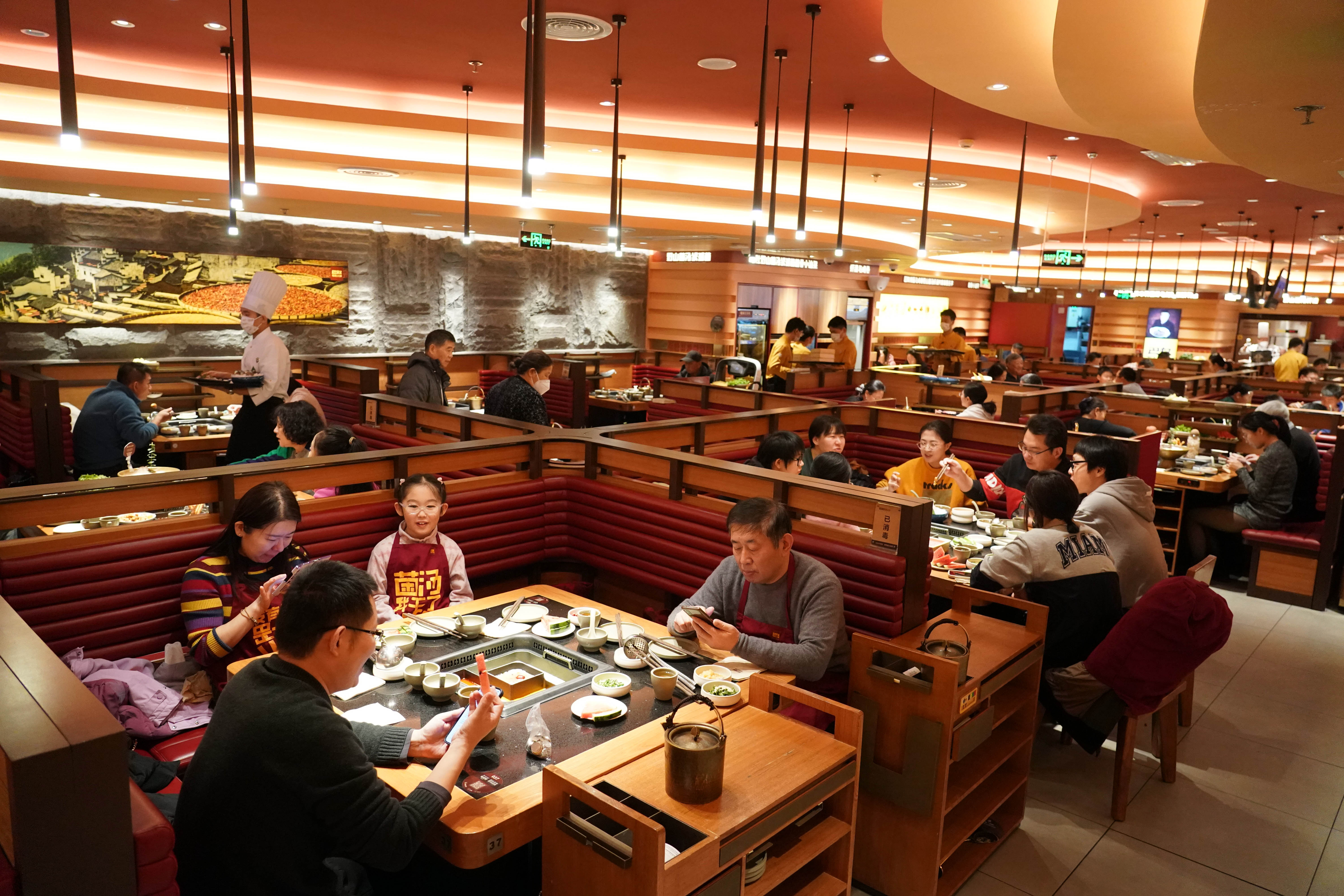 新华全媒辞旧迎新活力勃发,新华全媒减负纾困