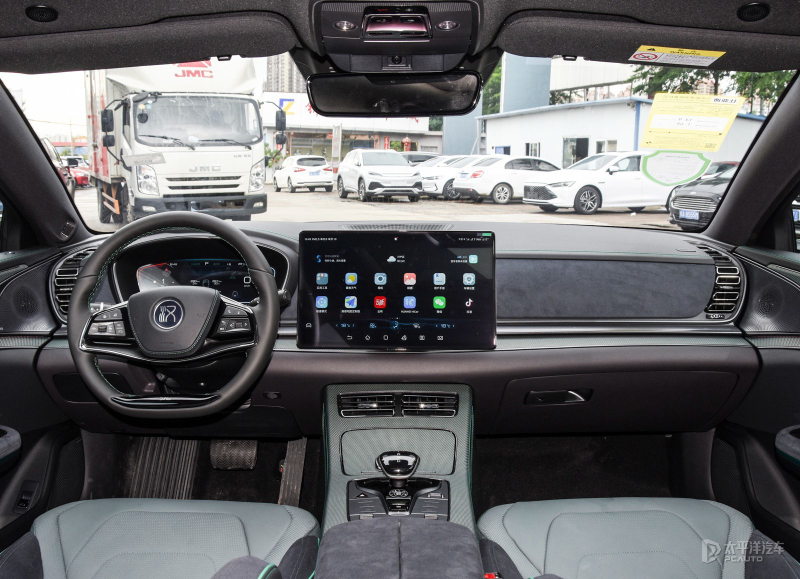 同级20-30万元纯电豪华轿车怎么选,想选一款空间好的车买它准没错