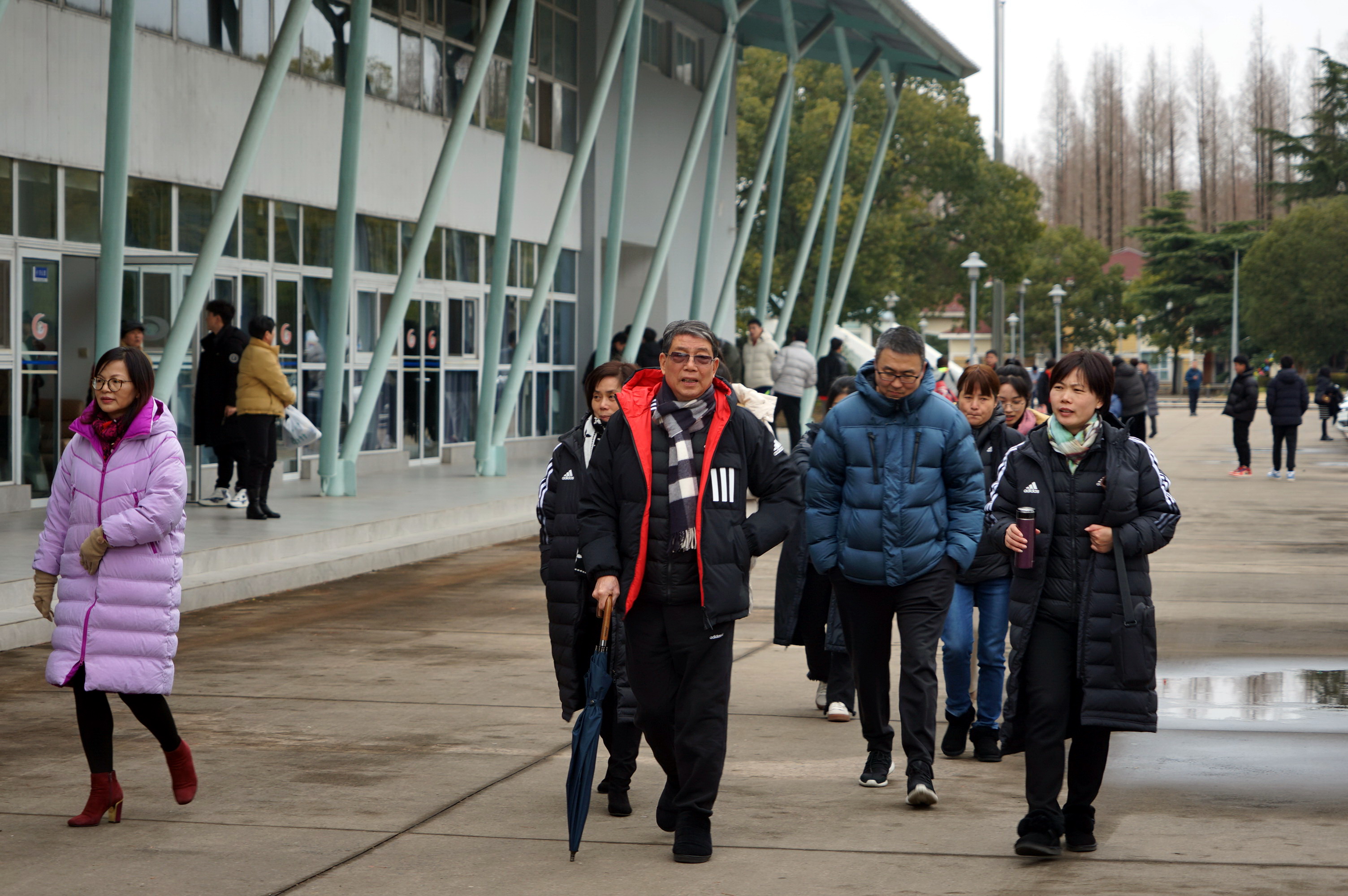 徐根宝80岁生日众弟子齐聚祝寿,众弟子为徐根宝过生日