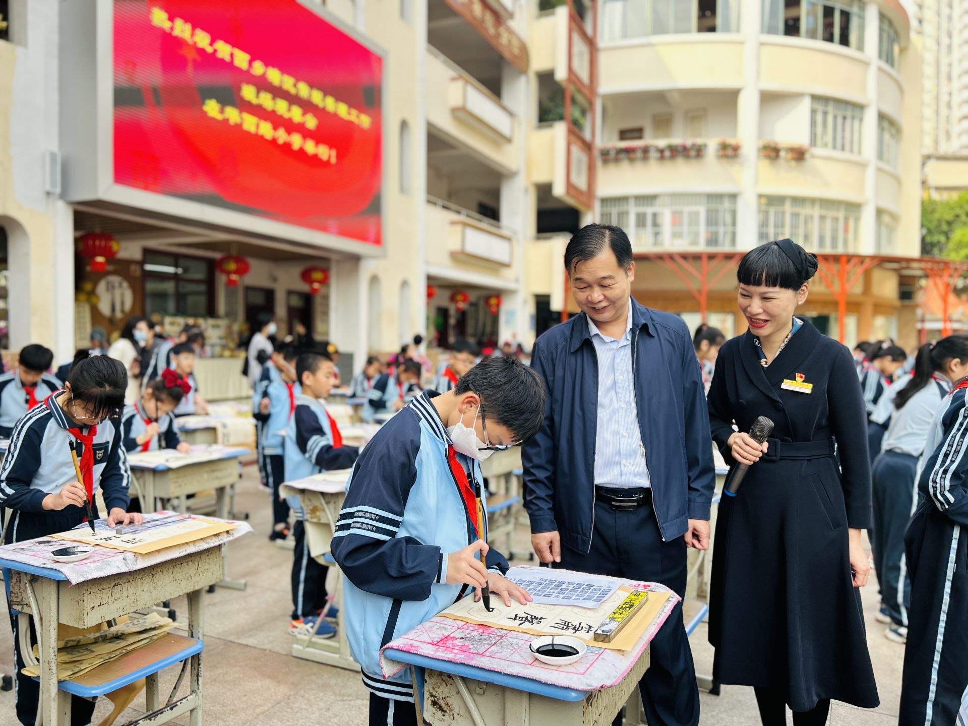 感受精彩纷呈教育成果：南宁市西乡塘区义务教育常规管理现场观摩会走进华西路小学