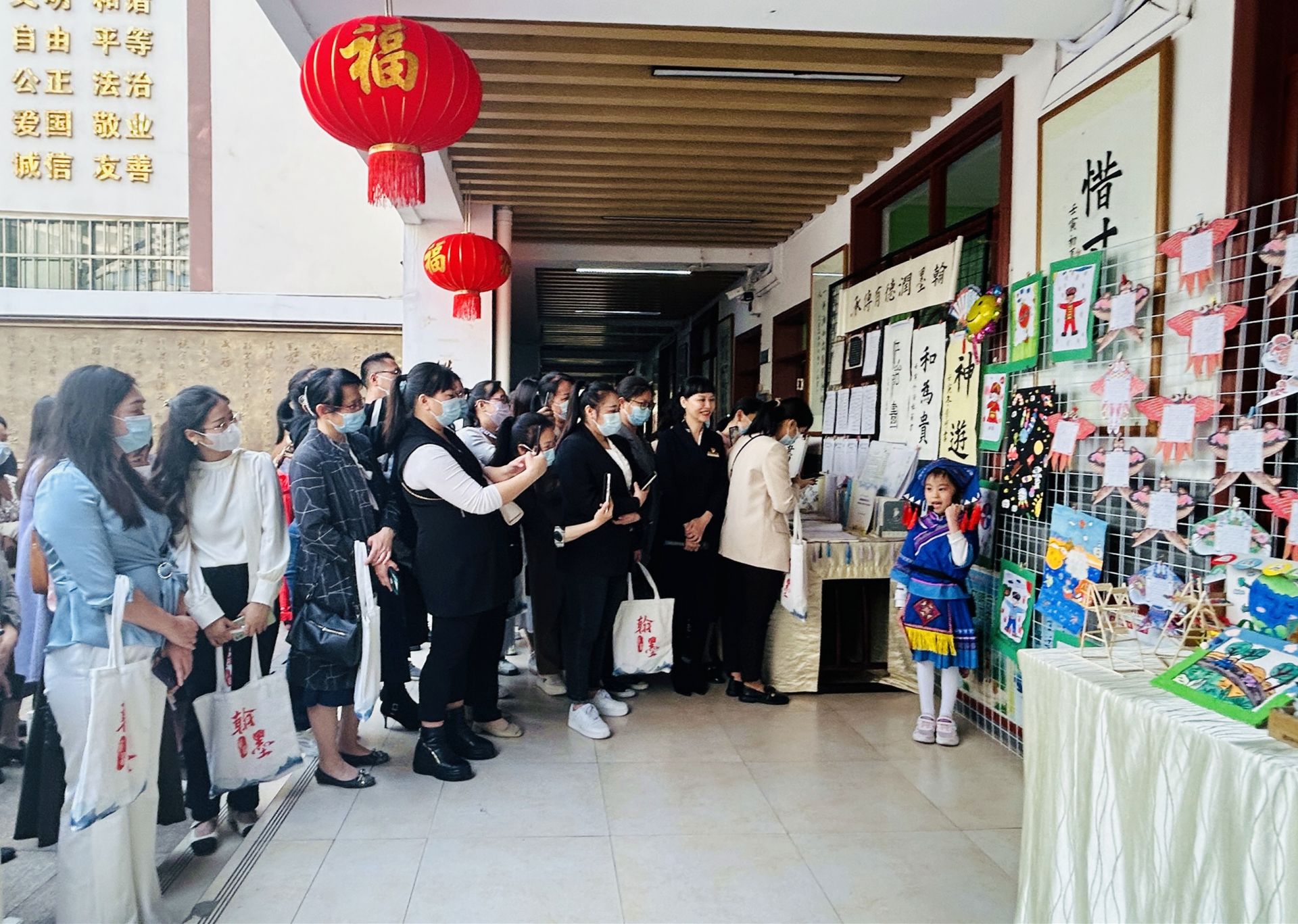 感受精彩纷呈教育成果：南宁市西乡塘区义务教育常规管理现场观摩会走进华西路小学