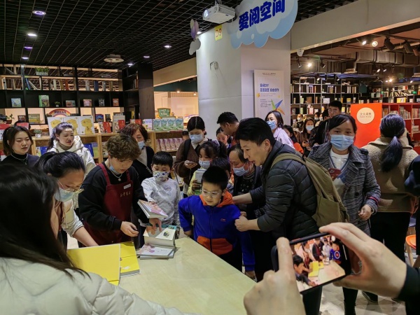 北京大学教授儿童文学作家曹文轩,开讲作家曹文轩教孩子写作文