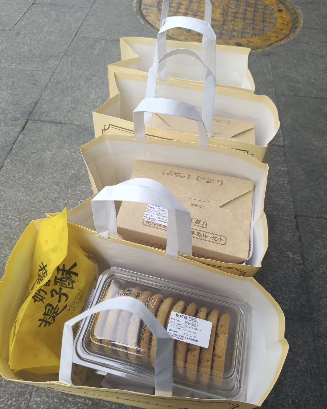 深港“反向代购”潮:一天赚四五百,跨境跑腿或面临罚款风险