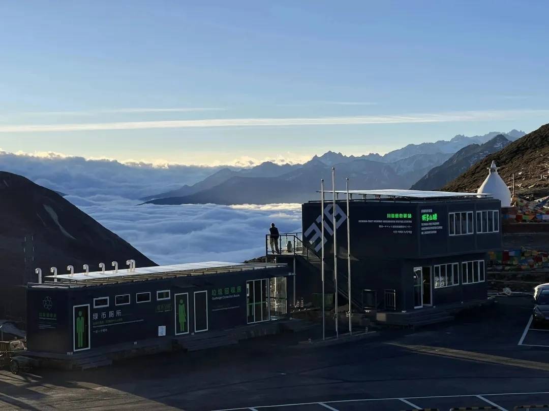 游客称甘孜一公厕需空瓶兑门票,游客吐槽甘孜一公厕要空瓶