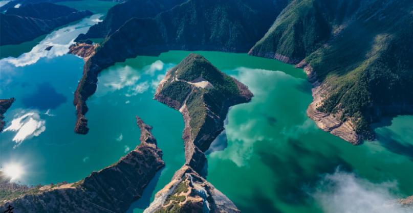 一川烟雨旅游视频,悬崖江城雅江有多美