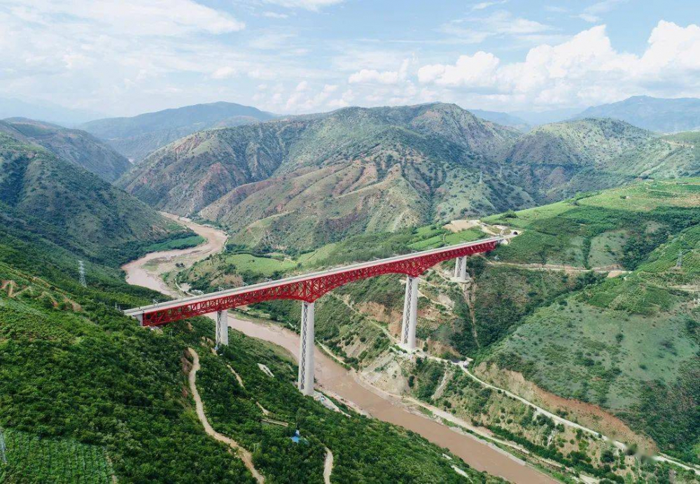 中老铁路国际货物列车,中老铁路跨境旅客列车