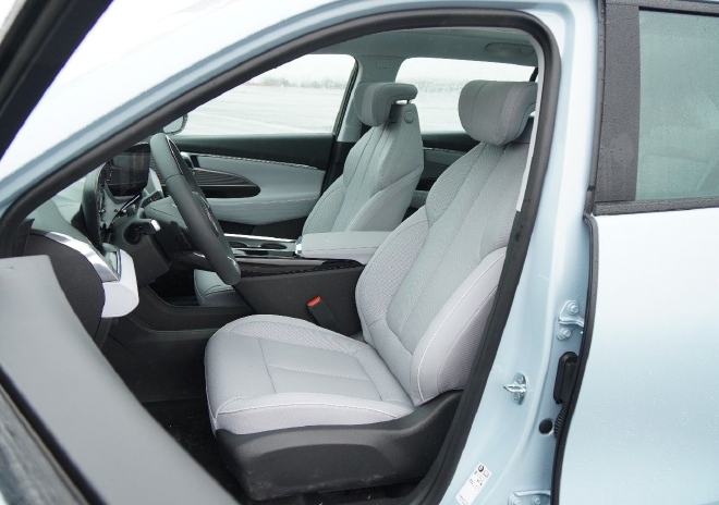 燃油车初次体验新能源车感受,燃油版混动版驾驶体验