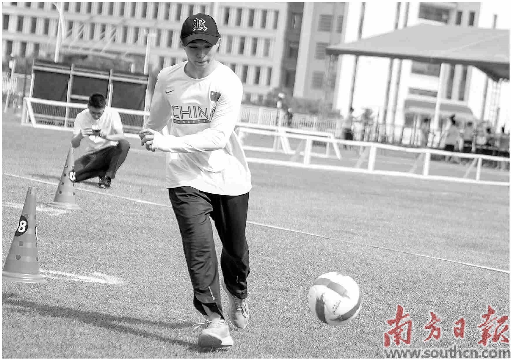 考体育跳绳和足球哪个好考,中考体育项目选足球还是跳绳