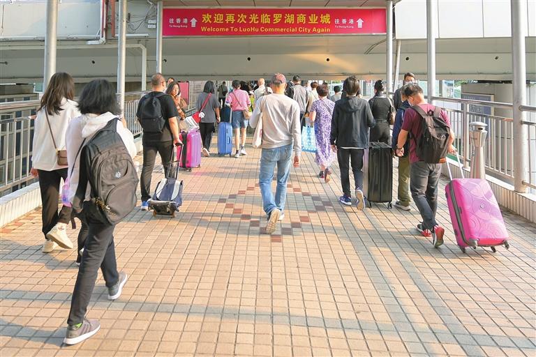 烟火气回归，罗湖商业城客流大幅上涨品“一盅两件”，香港客络绎不绝情有独钟三十年老品牌！“港人后花园”又旺了