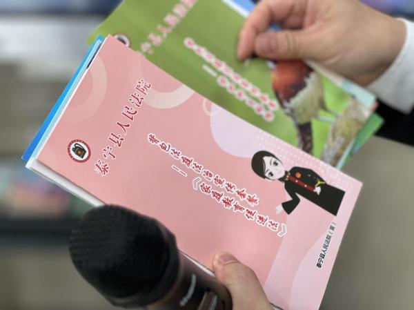 背包法庭创新做法把法庭“背到”人民群众家门口