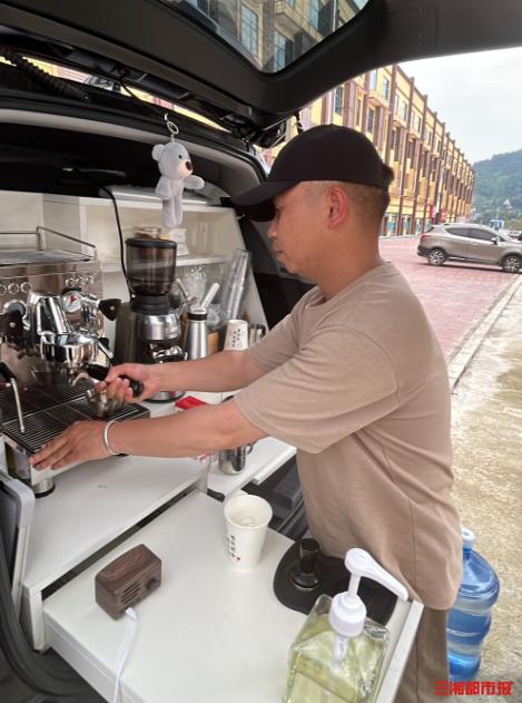 湘西汉子驾车环游中国,一边坚持热爱一边谋生