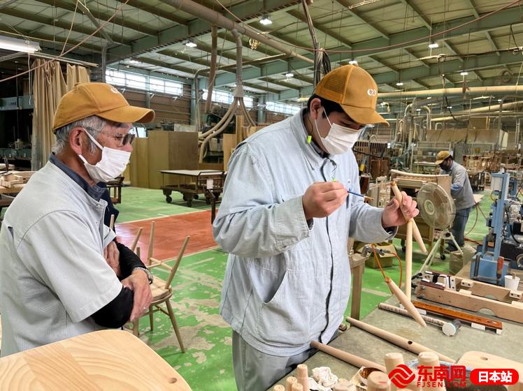 日本广岛的复兴精神：仍在行走的原爆电车与创造经典的曲木工厂