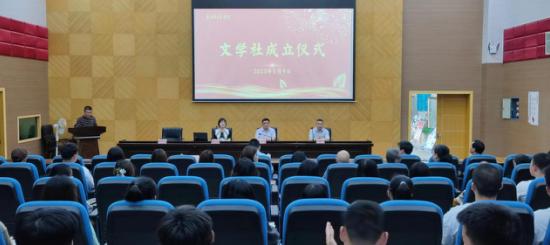 推进第二课堂建设，激活育人“新引擎”！泉州经贸职业技术学院明德大讲堂文学讲座开讲~