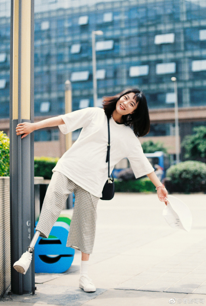 汶川地震后一个钢腿女孩的15年,汶川地震中失去双腿的女孩现状