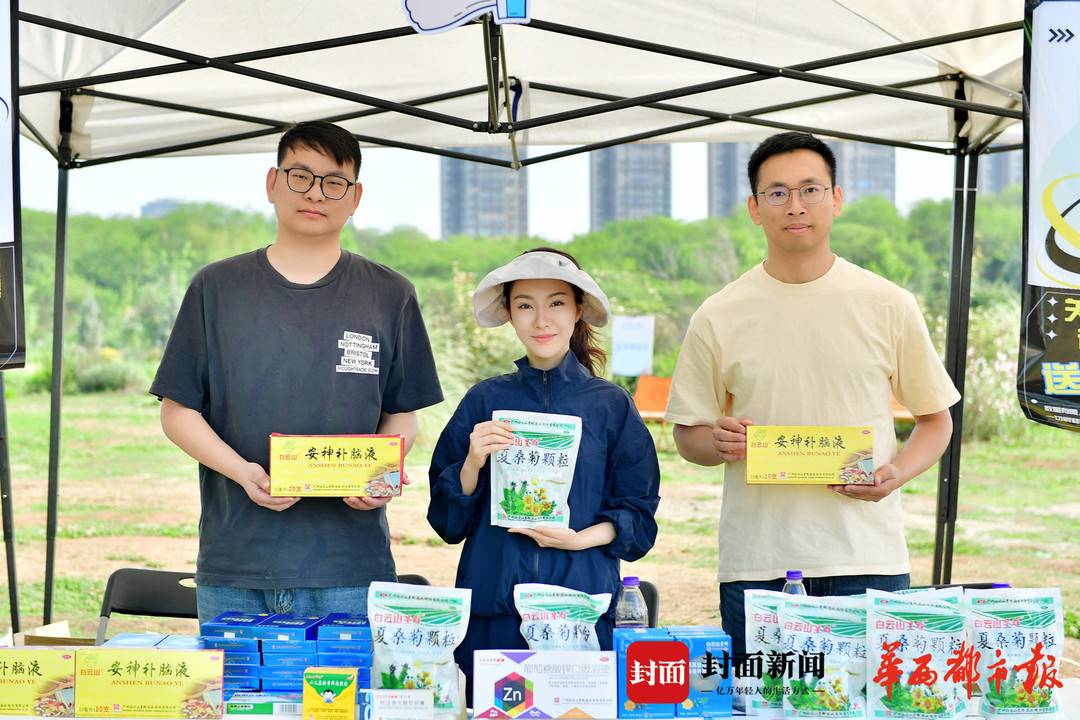 澶忔棩澶滄櫄闇茶惀鎴愰兘,鎴愰兘澶忓闇茶惀